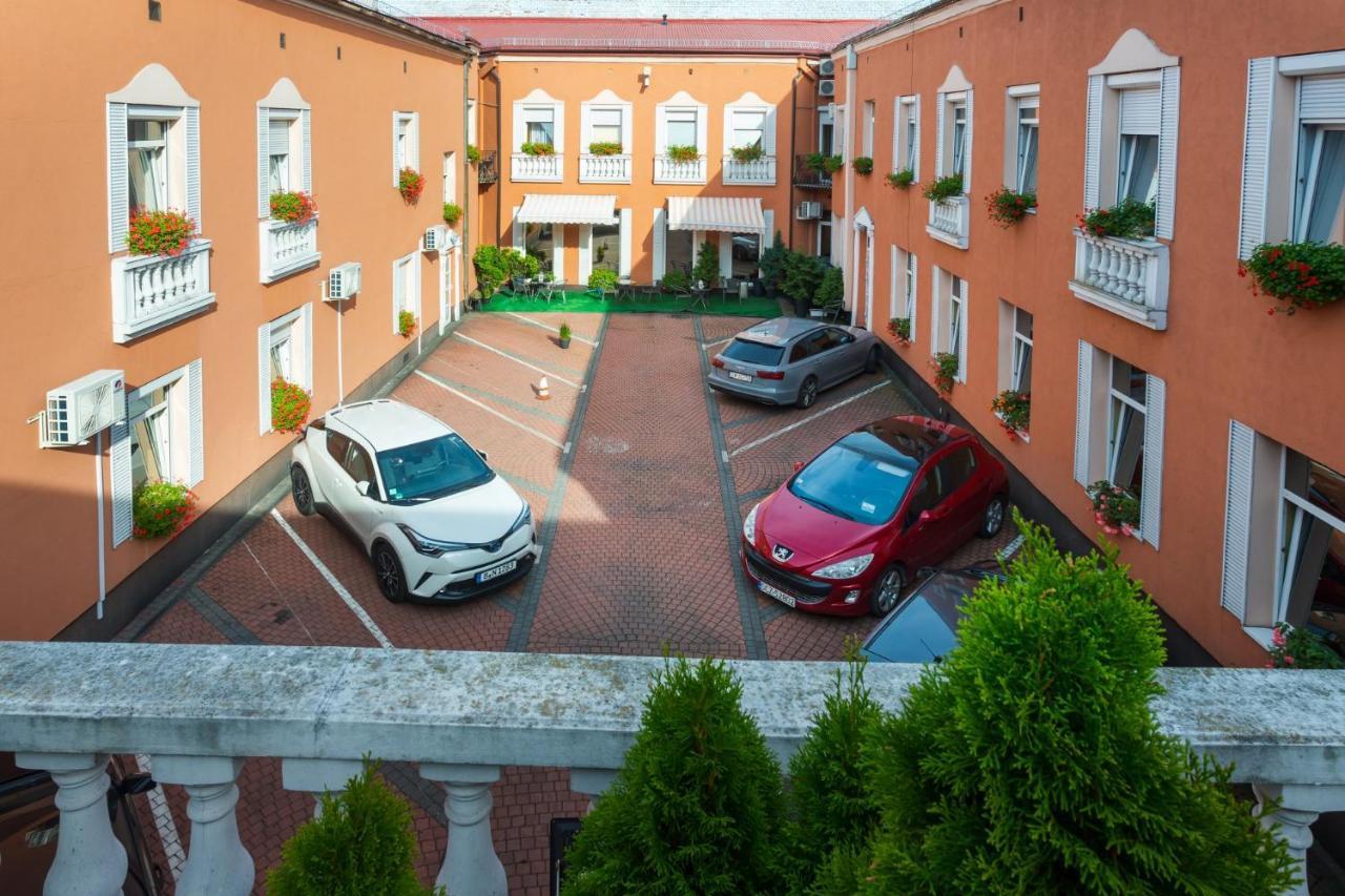 Hotel Wenecki Czestochowa Exterior photo