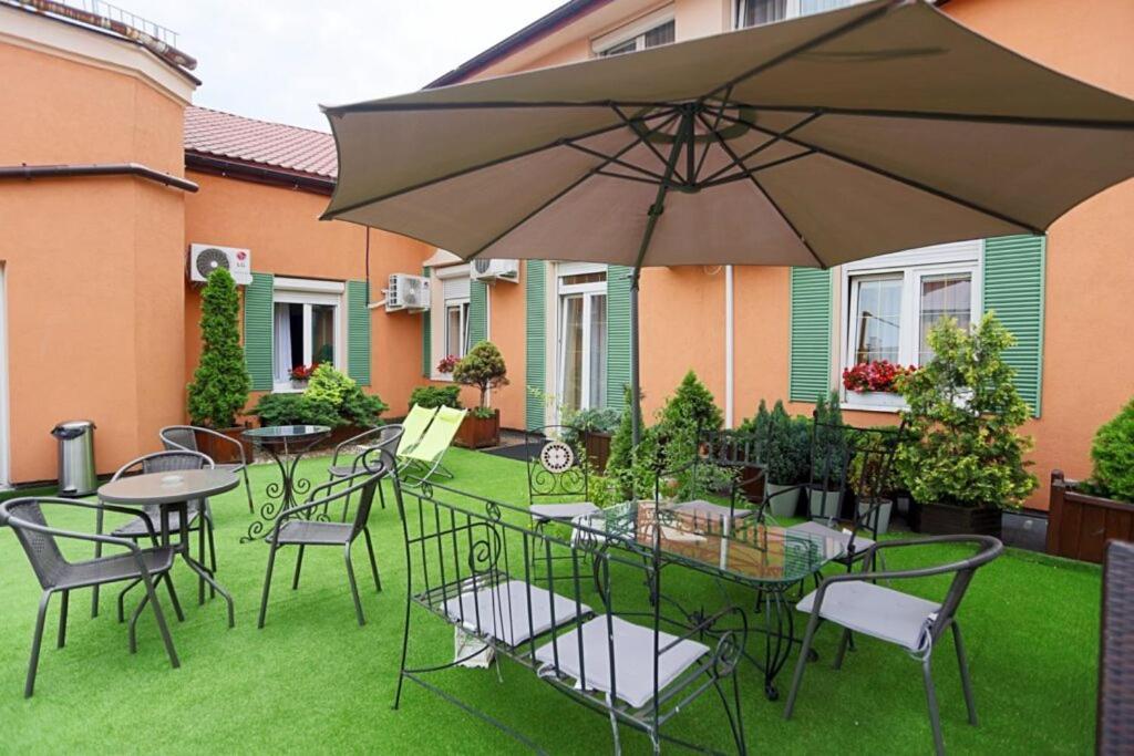 Hotel Wenecki Czestochowa Exterior photo